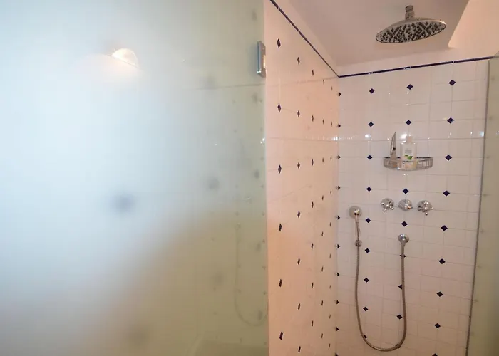 Furry Frinds With Family Nyaraló